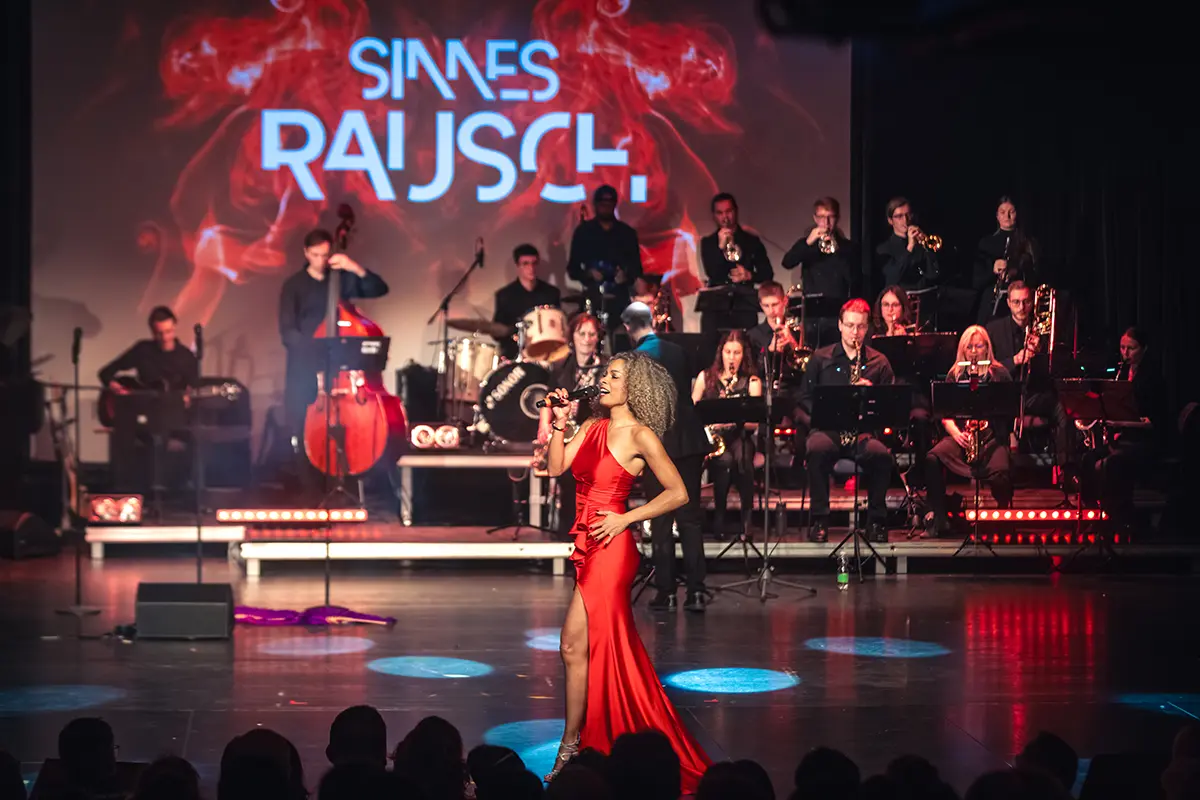 Sinnesrausch - Feuerwerk der Sinne - Mit Second Unit Jazz - Theater Arnstadt - Nia Francesca © PavelClicks